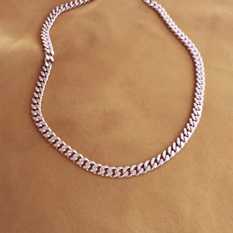 Be the First to Rock the Latest Trends Stackable Rings Zaina - Thick Chain Necklace