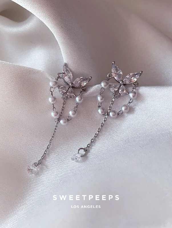 New Arrivals Black Pearl Necklace Ethereal Butterfly Pearl Studs - Silver