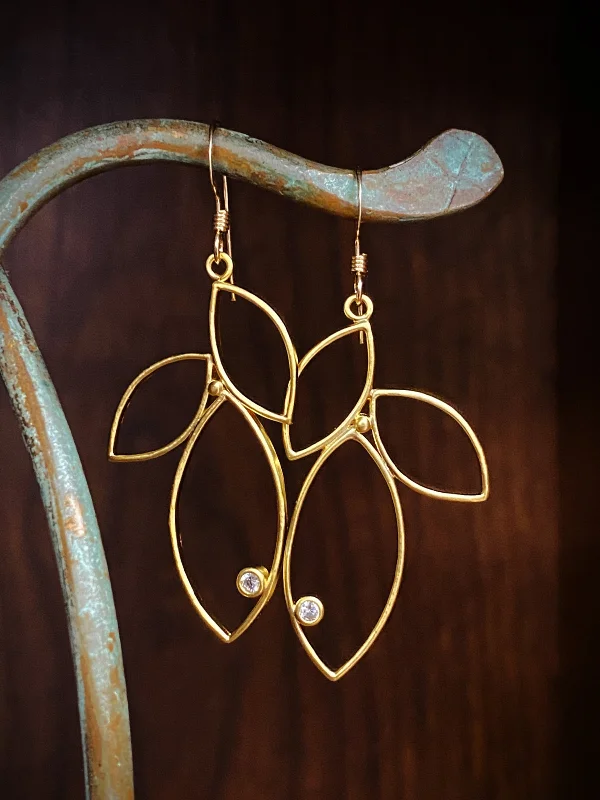 Limited Time, Unlimited Deals Bridal Earrings Three Leaves with Crystal Accent Earring Limited Time, Unlimited Deals Bridal Earrings Three Leaves with Crystal Accent Earring