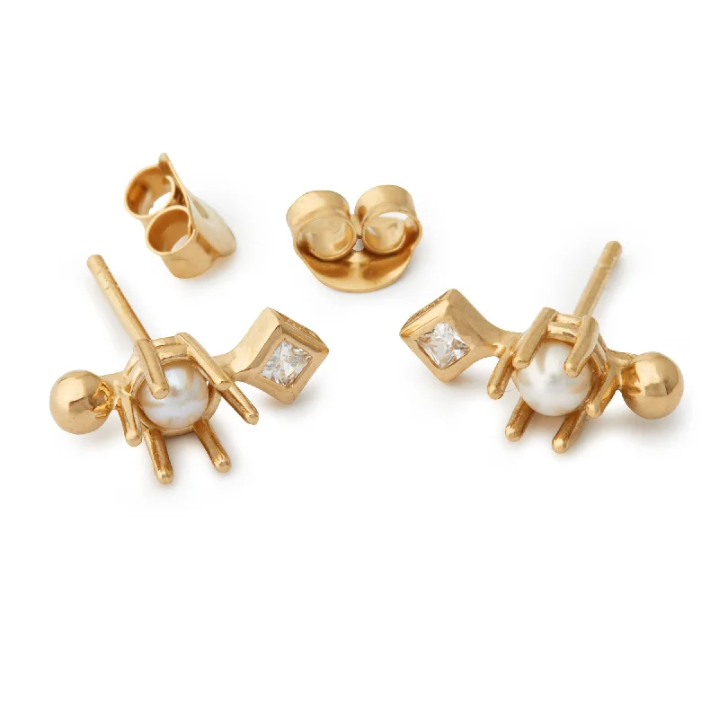 Flash Sale, Grab the Deals Fast Stylish Pendant Princess Gold Plated Earring w. Pearl & Zirconia Flash Sale, Grab the Deals Fast Stylish Pendant Princess Gold Plated Earring w. Pearl & Zirconia