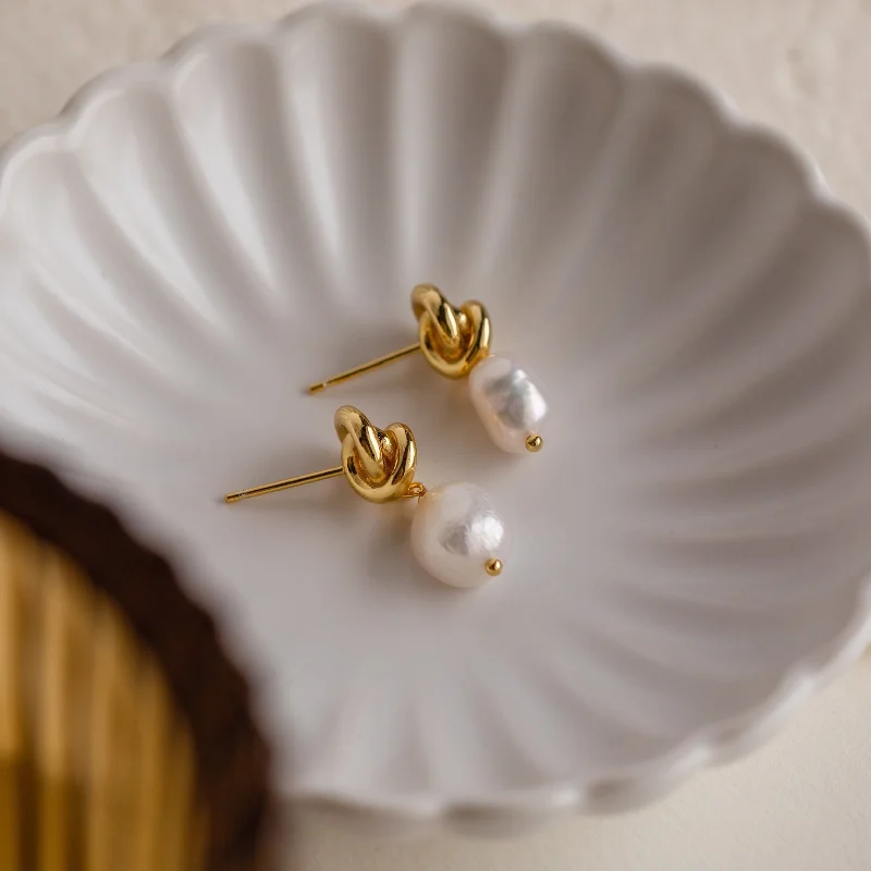 Black Friday - Style Deals All Week Long Elegant Chain Knot Pearl Drop Earrings