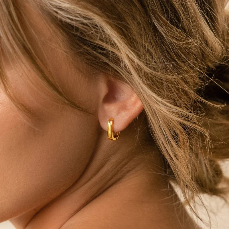 Don't Miss Your Chance Vintage Jewelry Ribbed Link Hoops